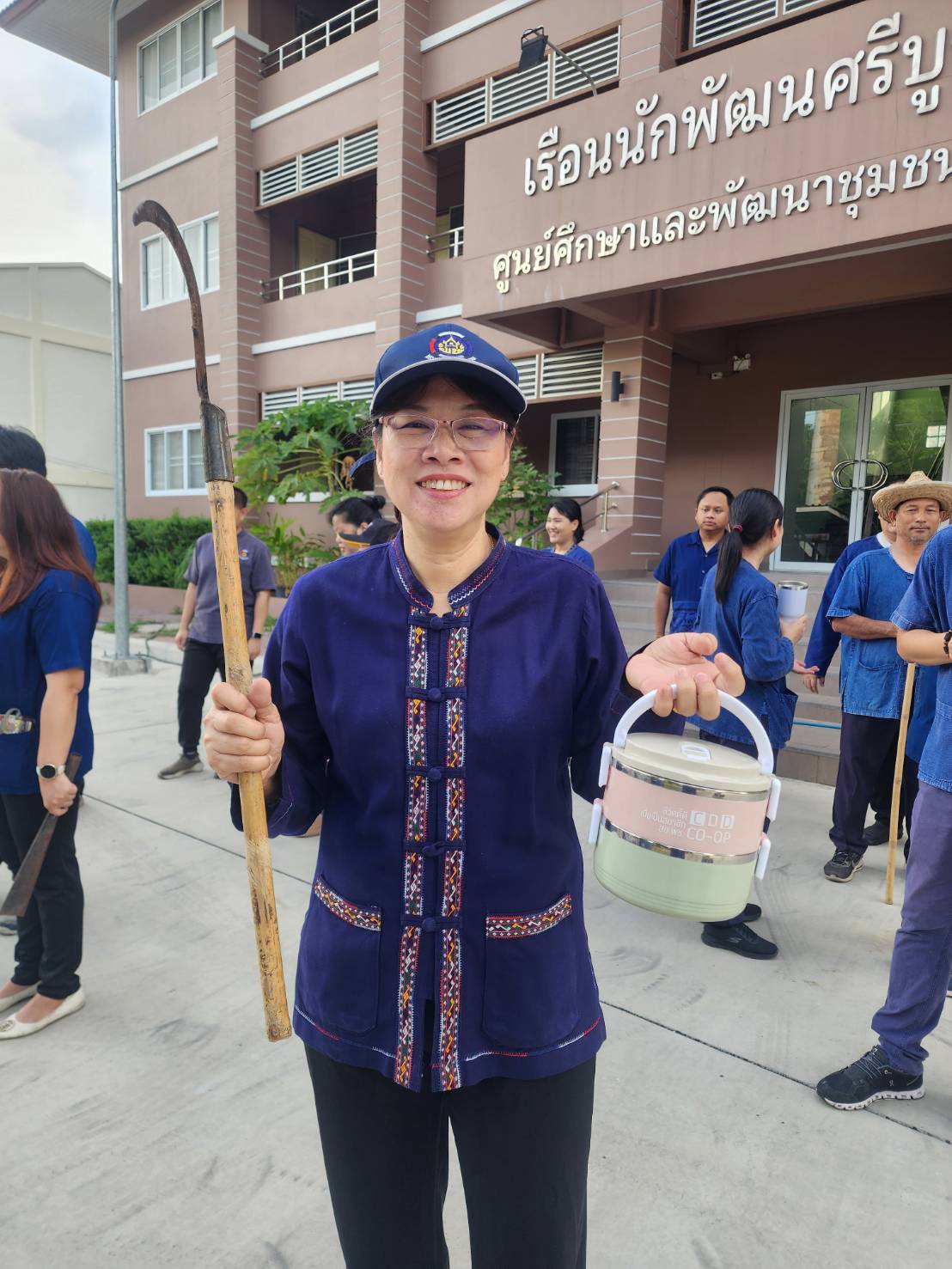 ผู้ตรวจถือปิ่นโต