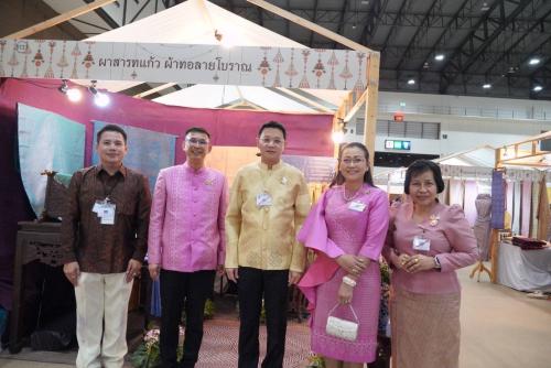 ข้อมูลตัวอย่าง : ผู้ตรวจราชการกรม ปฏิบัติหน้าที่ผู้อำนวยการศูนย์ศึกษาและพัฒนาชุมชนอุบลราชธานี (นางนวลจันทร์ ศรีมงคล) ร่วมเฝ้ารับเสด็จสมเด็จพระเจ้าลูกเธอ เจ้าฟ้าสิริวัณณวรี นารีรัตนราชกัญญา เสด็จเป็นประธานในพิธีเปิดงาน Silk Festival 2024 สู่การพัฒนาที่ยั่งยืน ภายใต้แนวคิด Silk Success Sustainability ต่อยอดภูมิปัญญาผ้าไทย เพื่อยกระดับสู่สากล และพัฒนาอย่างยั่งยืน จัดโดยกรมการพัฒนาชุมชน กระทรวงมหาดไทย